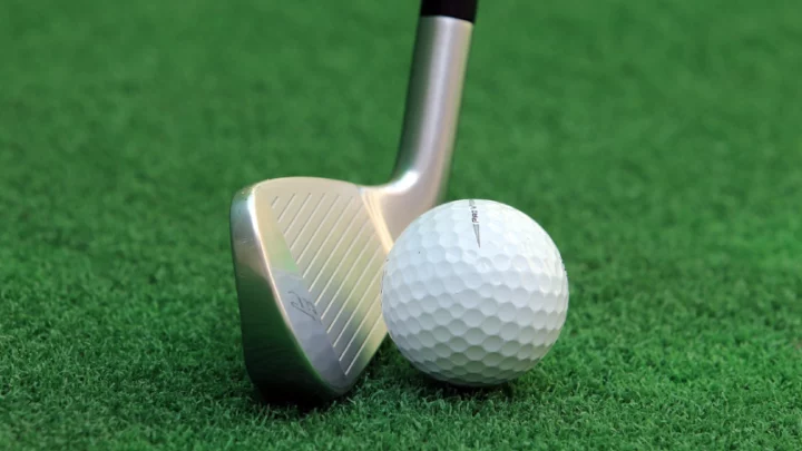 Balle de golf Titleist ProV1 : une conception innovante pour des performances optimales