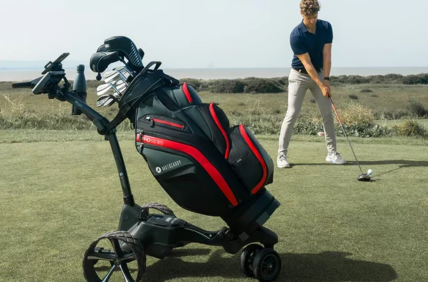 Motocaddy M7  : le chariot tout-terrain télécommandé idéal pour les golfeurs