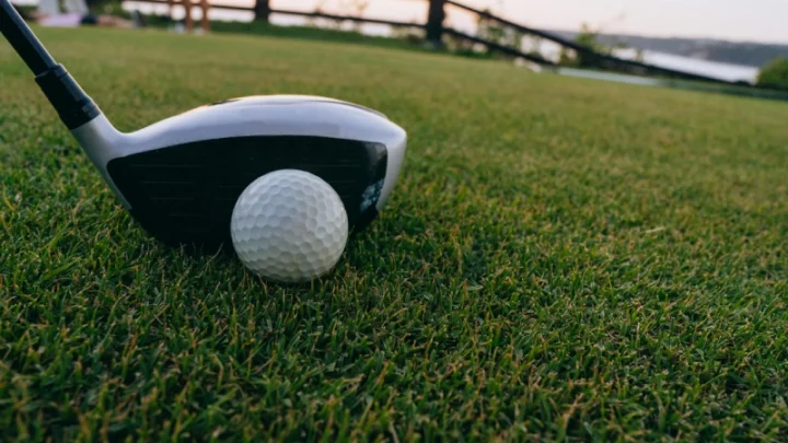 Tout savoir sur le driver de golf : guide complet