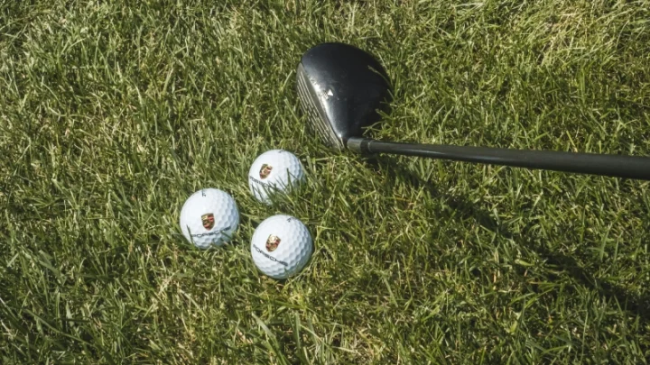 Comment choisir le meilleur driver de golf : guide pour golfeurs débutants et confirmés